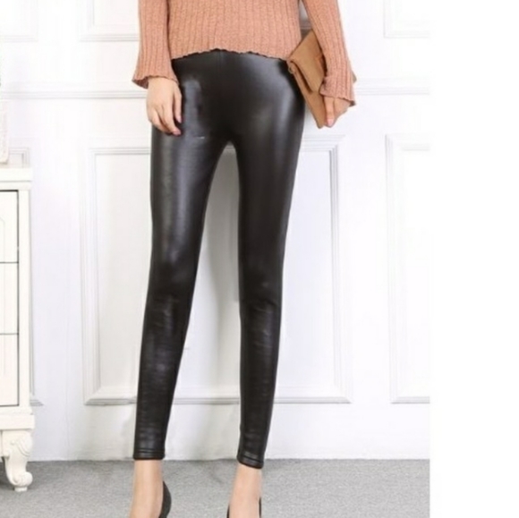 NEW | Faux Leather Leggings with Velvet Lining - Picture 3 of 5